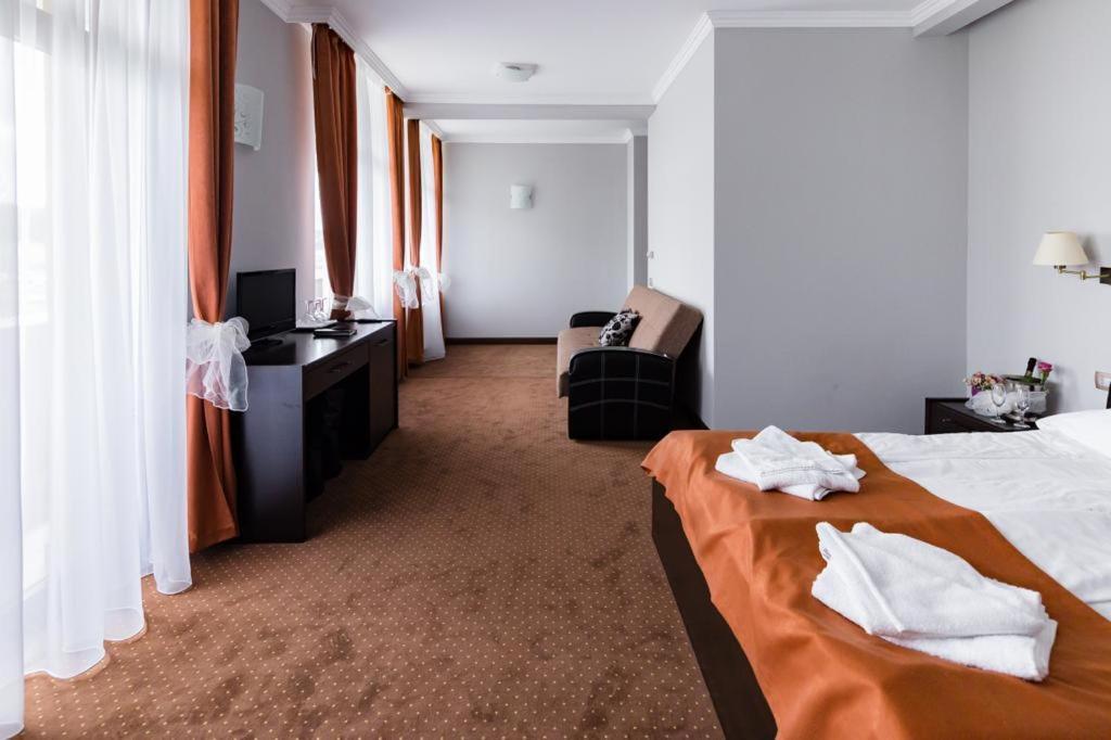 Hotel Opal Zalău Exteriör bild